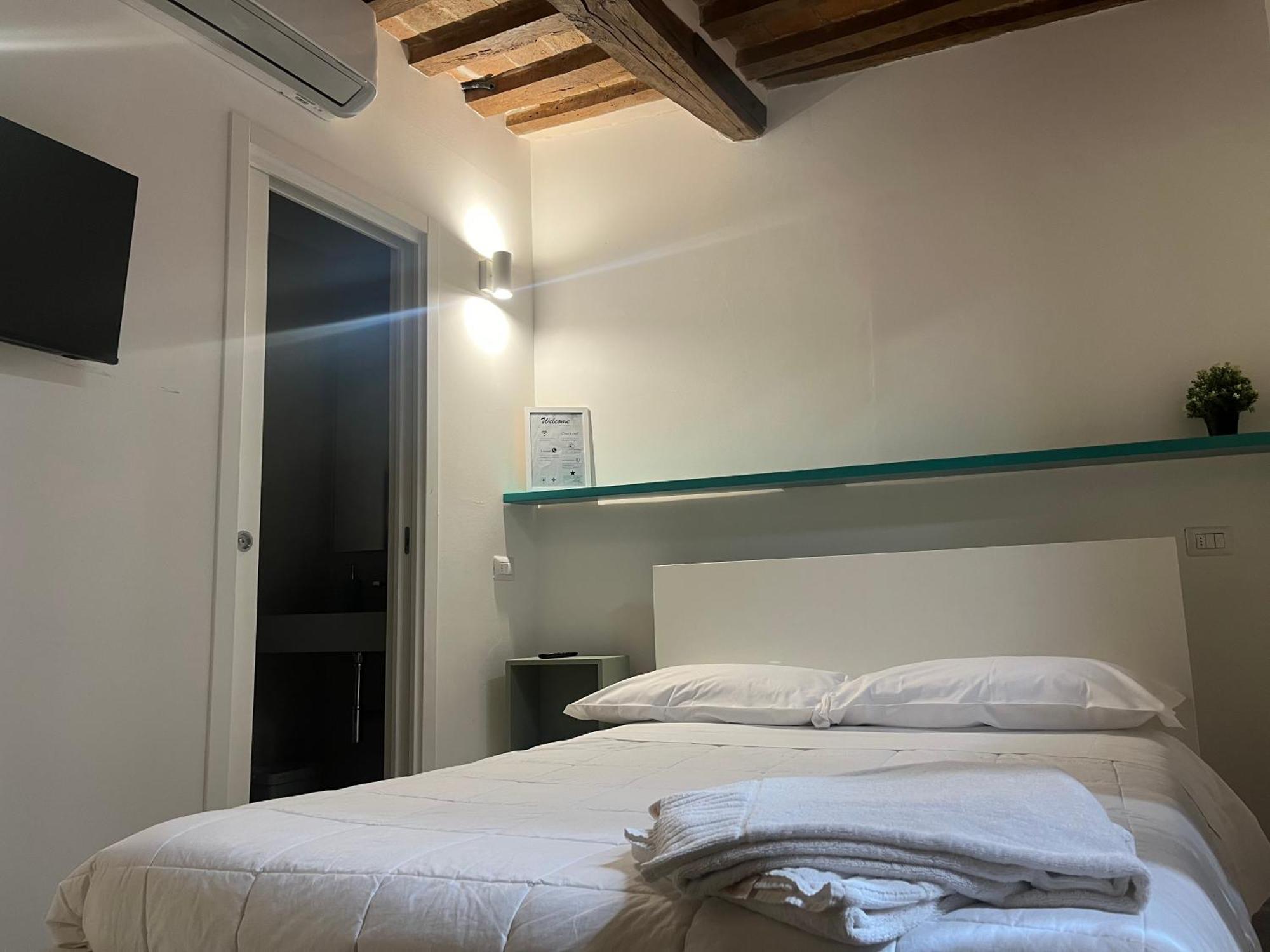 L'Inferno Di Dante Bed & Breakfast Gubbio Oda fotoğraf
