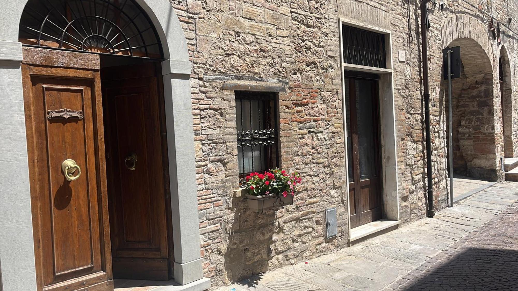 L'Inferno Di Dante Bed & Breakfast Gubbio Dış mekan fotoğraf